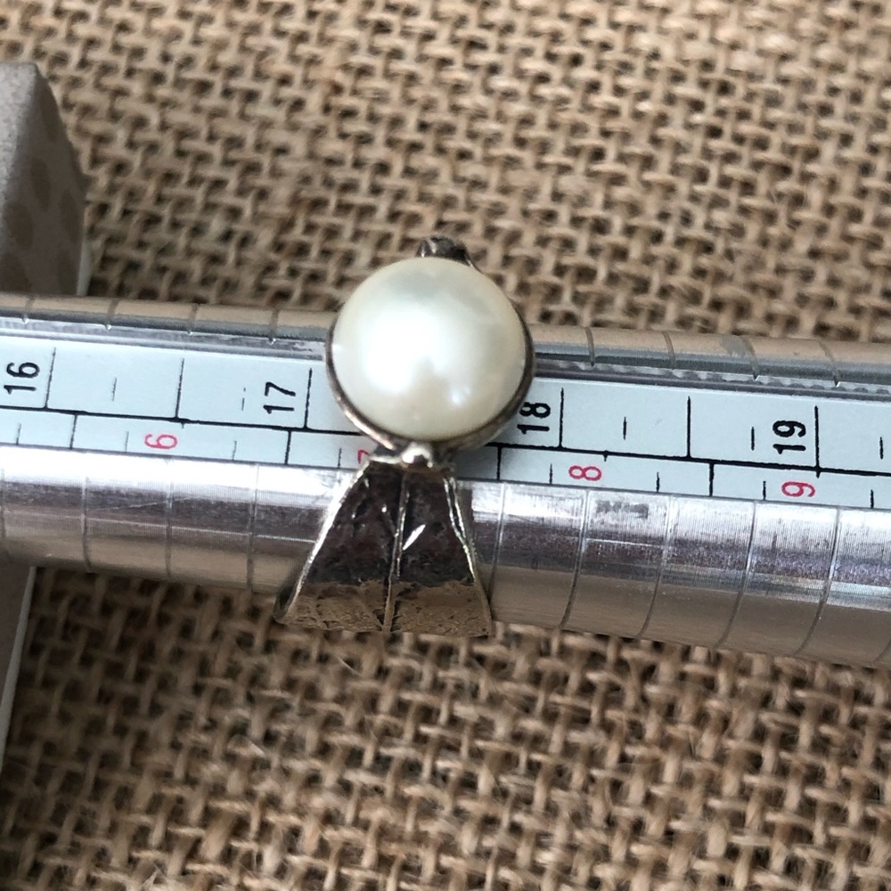 A Classic! Beautiful Silpada Nestled Pearl .925 Sterling Silver Ring Size 7 - Picture 3 of 5
